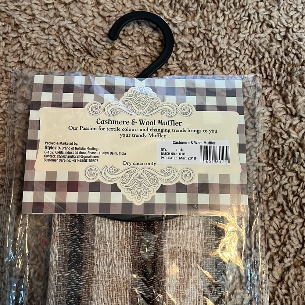 Cashmere & Wool Muffler - Picture 6 of 7